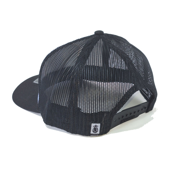 DANTA 112 WHITE/BLACK TRUCKER